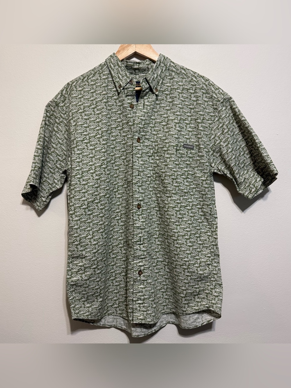 Woolrich Men’s Button Front Green Cars and Leaves Button Front Short Sleeve Med